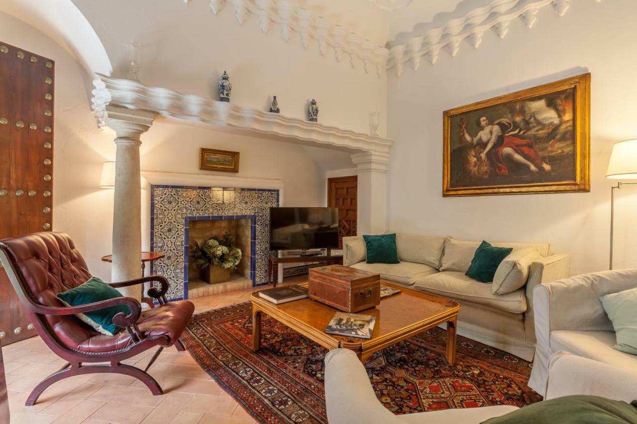 Villa Elvira, Exclusive Pool And Gardens In The Heart Of Sevilla Bagian luar foto