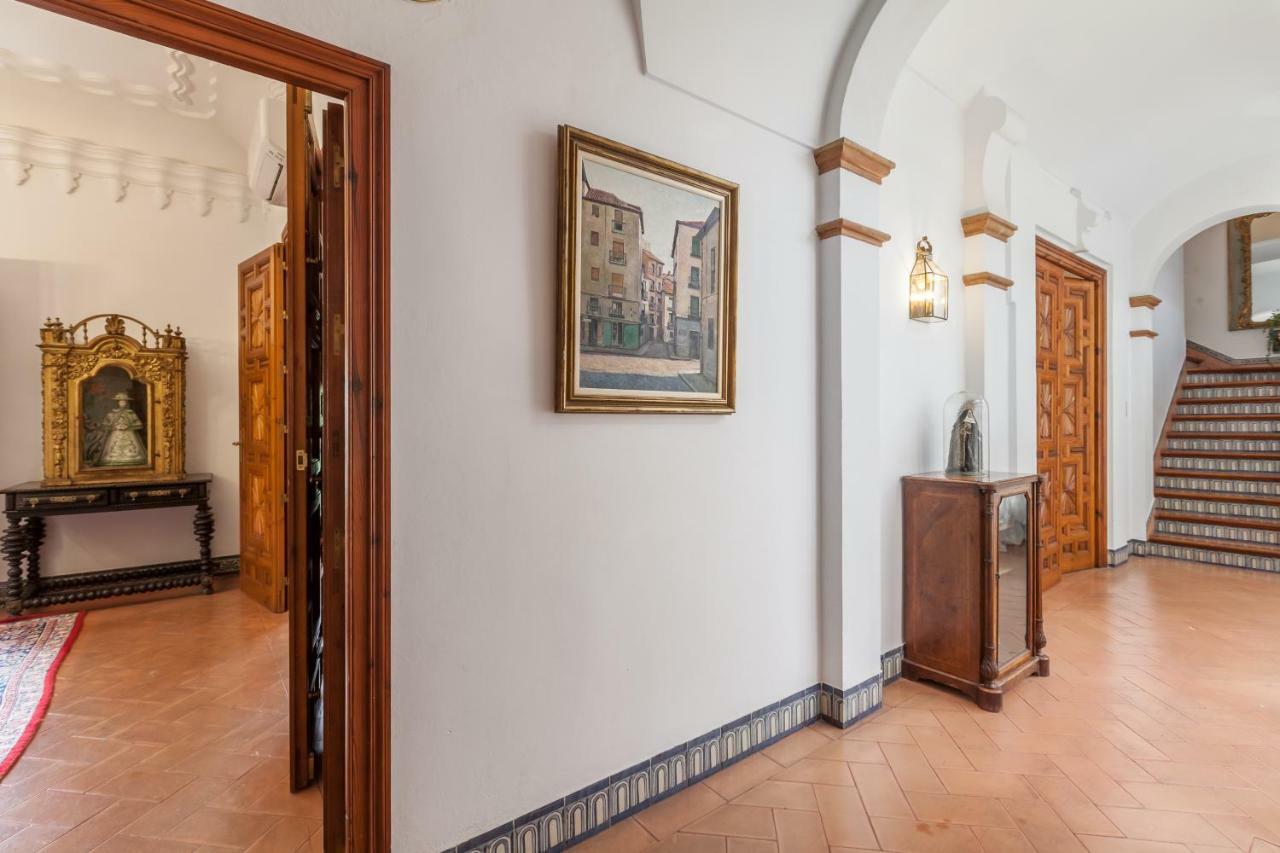 Villa Elvira, Exclusive Pool And Gardens In The Heart Of Sevilla Bagian luar foto