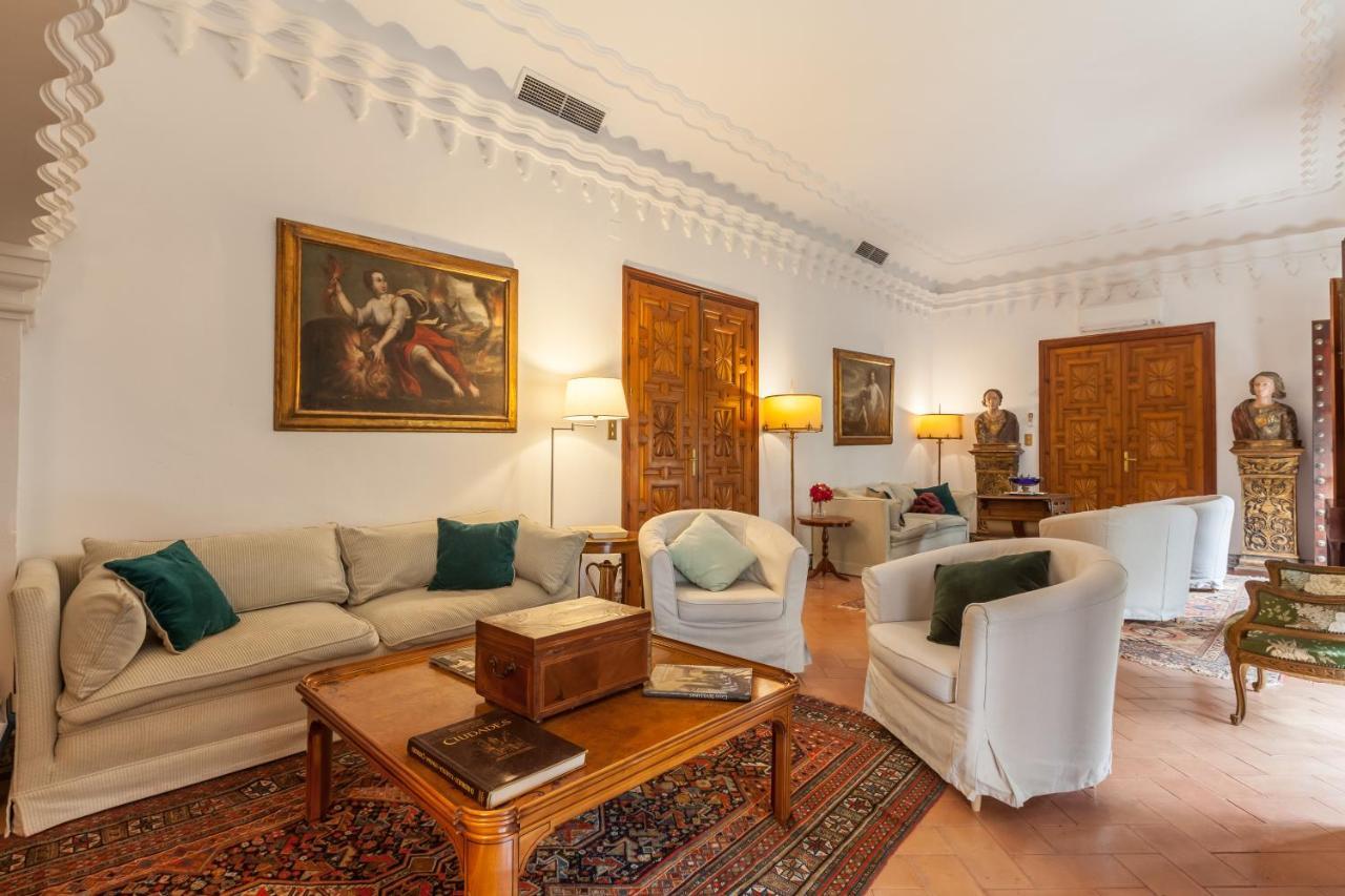 Villa Elvira, Exclusive Pool And Gardens In The Heart Of Sevilla Bagian luar foto